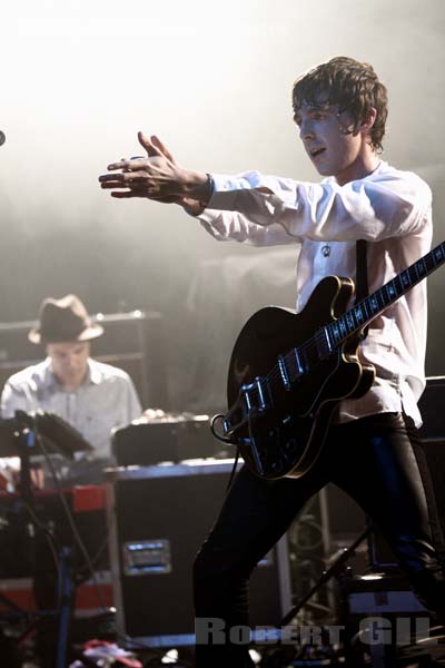 MILES KANE - 2011-11-05 - PARIS - La Cigale - 